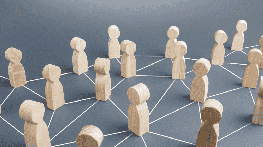 wood-figures-coordination